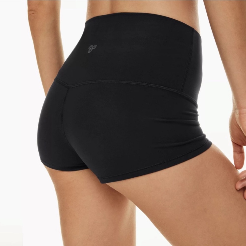 Aritzia Golden Butter 1.5” Black Athletic High Rise Shorts